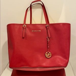Michael kors jet set tote bag